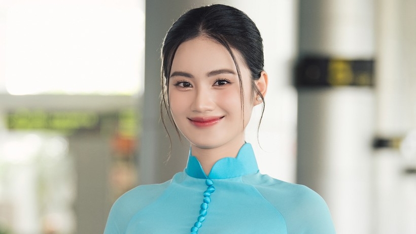 Hoa hậu Ý Nhi diện áo dài cực xinh, tích cực chia sẻ văn hóa Việt Nam