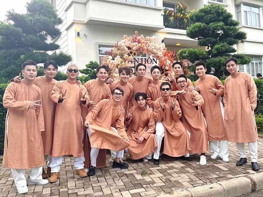 Midu và chồng kém tuổi đẹp đôi trong lễ ăn hỏi