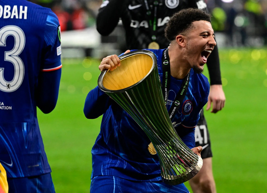 Chelsea yêu cầu Jadon Sancho giảm lương