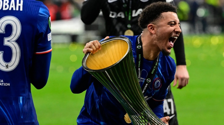 Chelsea yêu cầu Jadon Sancho giảm lương