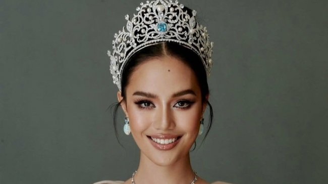 Nhan sắc đời thường gây thương nhớ của Tân hoa hậu thế giới 2025