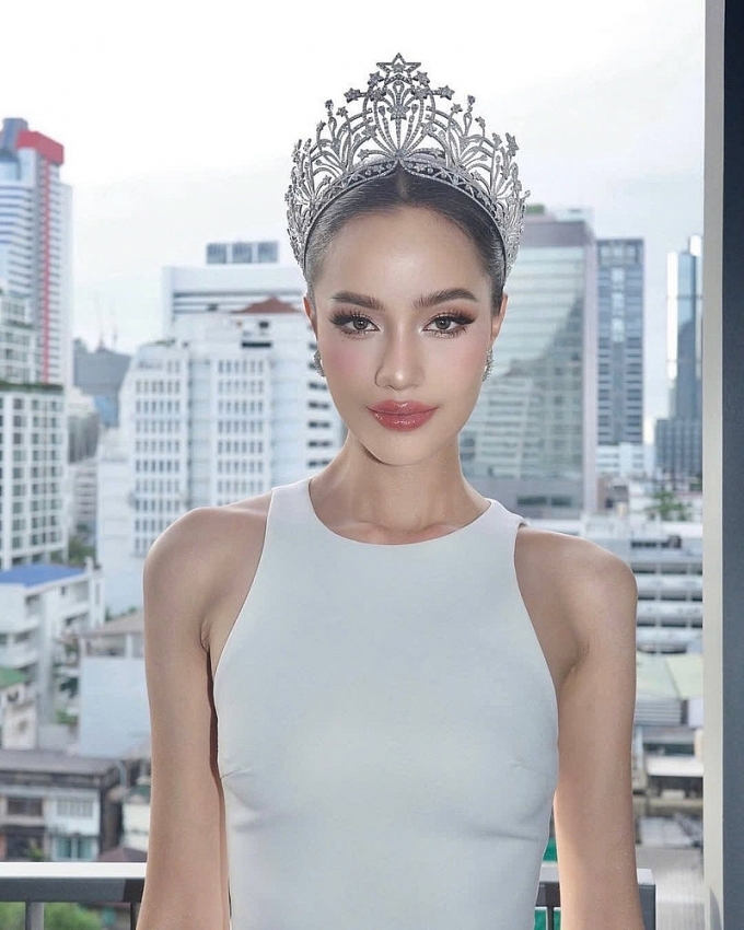Nhan sắc đời thường gây thương nhớ của Tân hoa hậu thế giới 2025