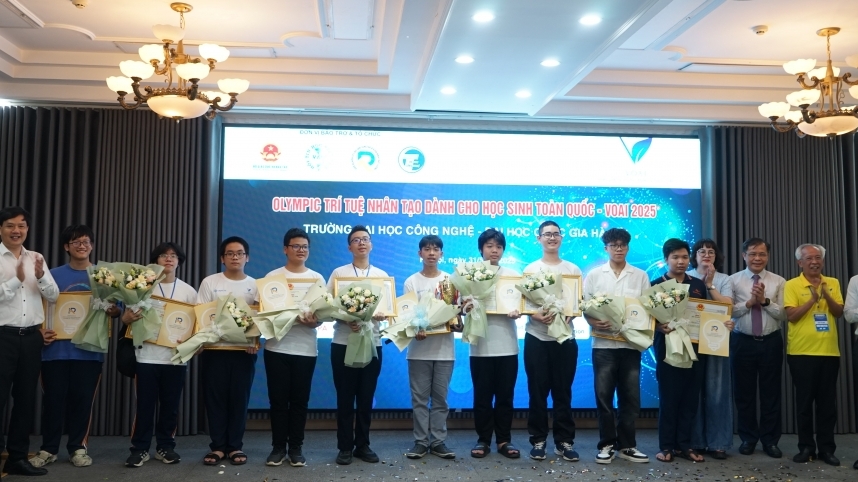 10 thí sinh xuất sắc đoạt giải tại Chung kết Olympic Trí tuệ nhân tạo toàn quốc dành cho học sinh THPT - VOAI 2025