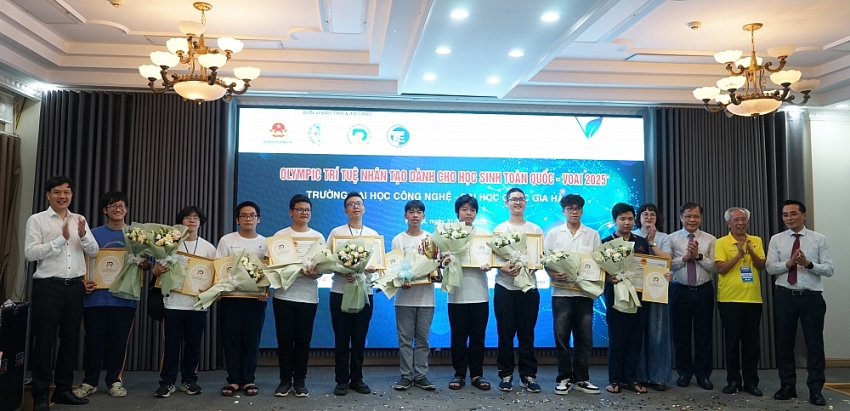 10 thí sinh xuất sắc đoạt giải tại Chung kết Olympic Trí tuệ nhân tạo toàn quốc dành cho học sinh THPT - VOAI 2025