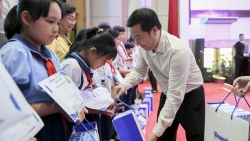 Mừng Quốc tế thiếu nhi 1/6, Vinamilk trao tặng gần 70.000 hộp sữa cho trẻ em khó khăn
