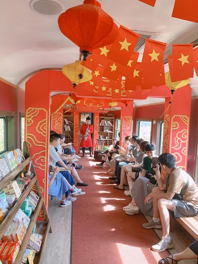 Chuyến tàu di sản Huế Đà Nẵng có gì khiến du khách mê mẩn? Chuyến tàu di sản Huế Đà Nẵng có gì khiến du khách mê mẩn?