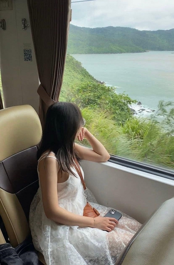 Chuyến tàu di sản Huế Đà Nẵng có gì khiến du khách mê mẩn?