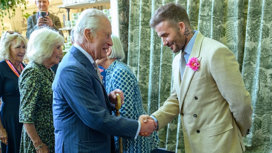 Beckham được phong tước Hiệp sĩ sau hơn 10 năm chờ đợi