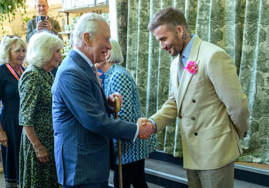 Beckham được phong tước Hiệp sĩ sau hơn 10 năm chờ đợi