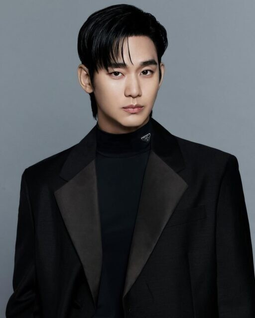 Kim Soo Hyun chễm chệ giành vị trí top 1 sao Hàn mặc bê bối chấn động