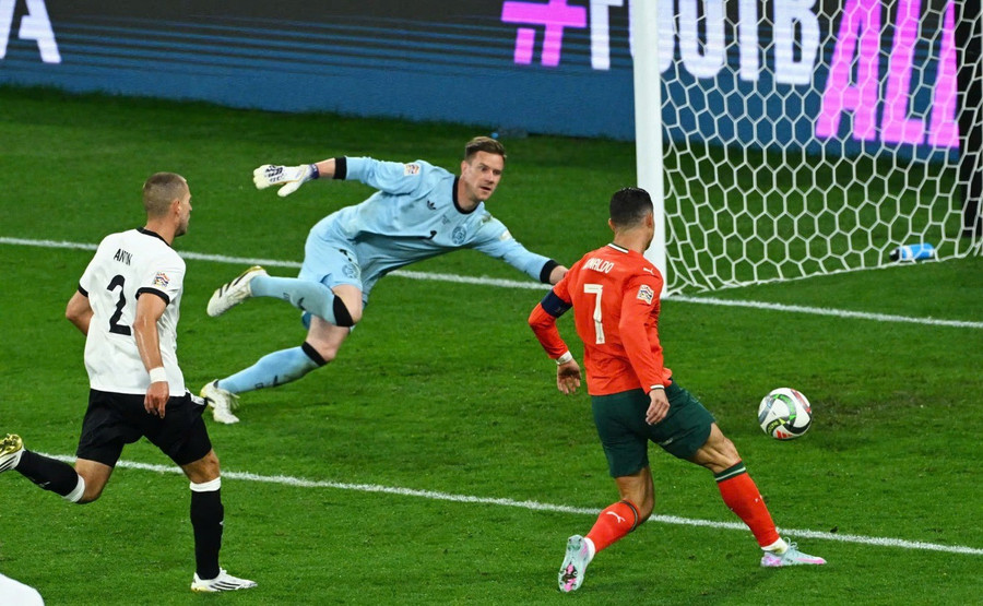 Ronaldo nói điều bất ngờ về Messi, Yamal