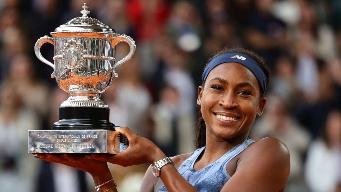 Coco Gauff ngược dòng kịch tính, lần đầu đăng quang Roland Garros