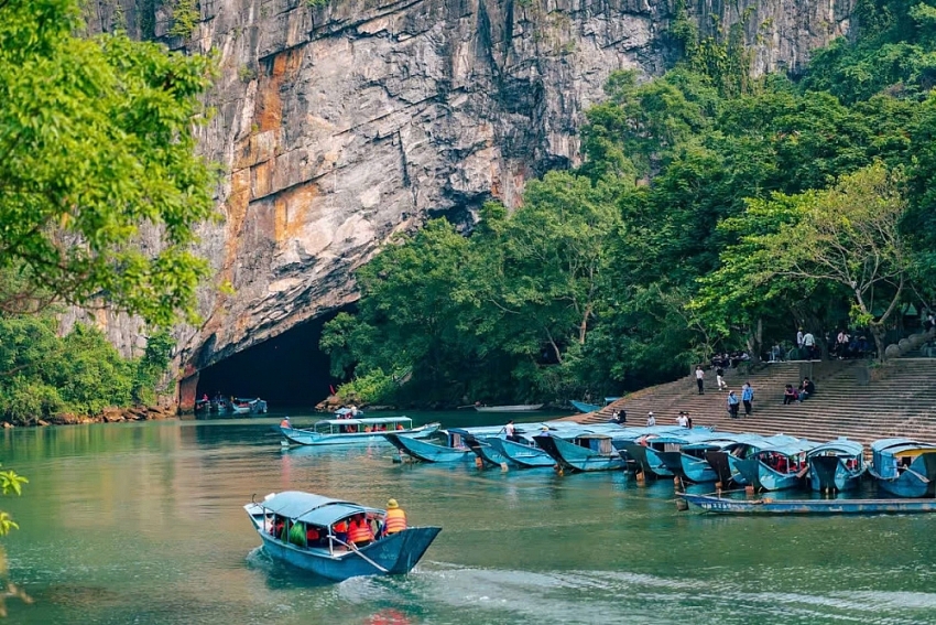 Vi vu Quảng Bình 2 ngày cuối tuần đi đâu, ăn gì? Vi vu Quảng Bình 2 ngày cuối tuần đi đâu, ăn gì?