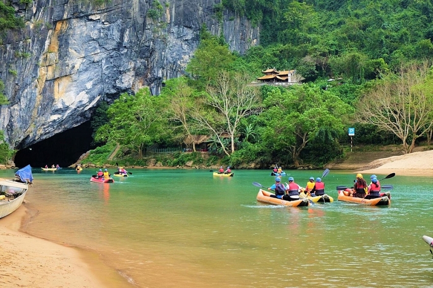 Vi vu Quảng Bình 2 ngày cuối tuần đi đâu, ăn gì?