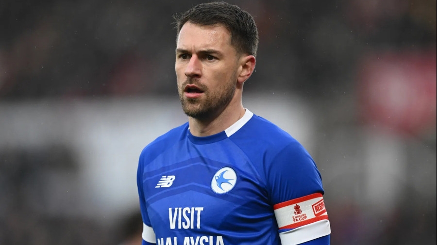Aaron Ramsey bất ngờ tái xuất sân cỏ