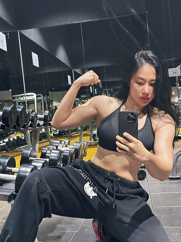 Từ cô gái mảnh mai, Angela Phương Trinh gây tranh cãi khi ngày càng cơ bắp