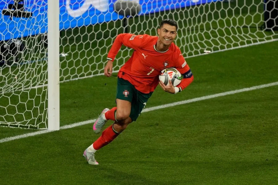 Ronaldo lập kỷ lục mới cùng tuyển Bồ Đào Nha
