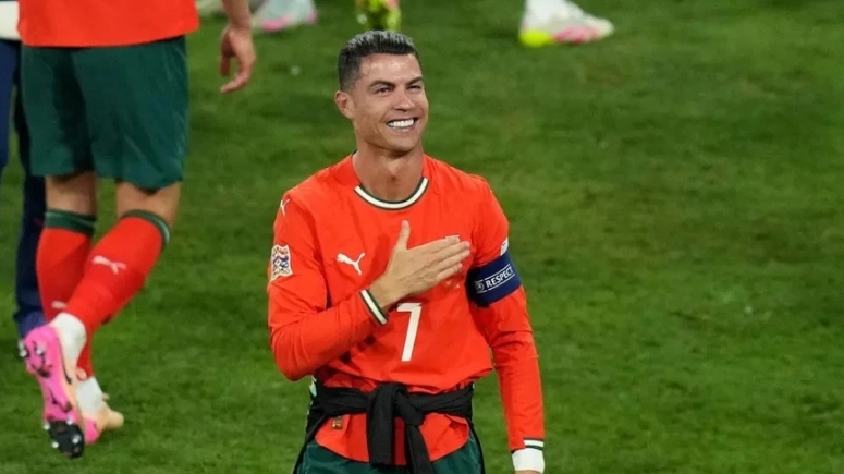 Ronaldo lập kỷ lục mới cùng tuyển Bồ Đào Nha