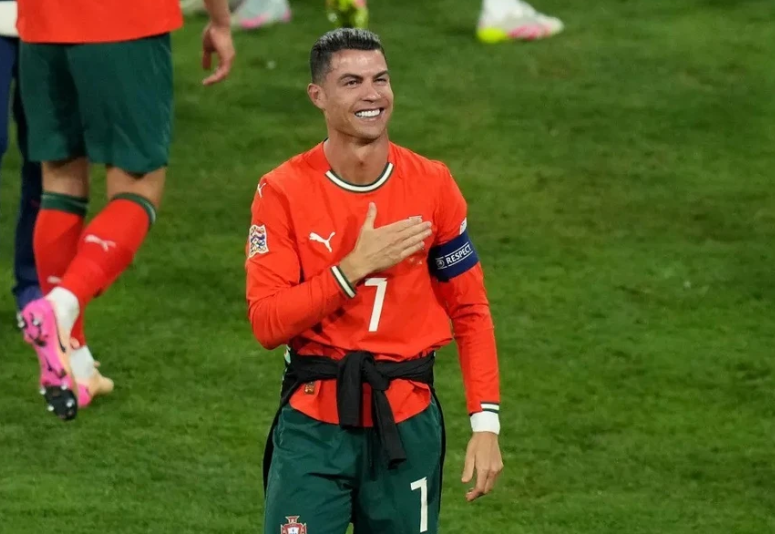 Ronaldo lập kỷ lục mới cùng tuyển Bồ Đào Nha