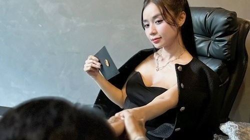 Đạt G và vợ cũ Hoài Lâm khoe hình thiệp cưới