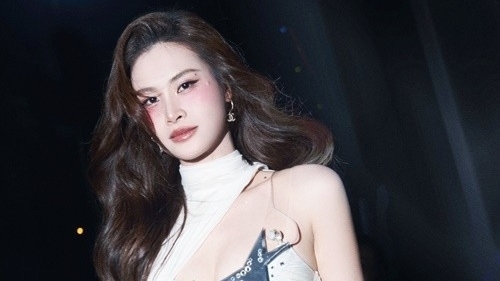 Nhan sắc quyến rũ của Đông Nhi ở tuổi 37