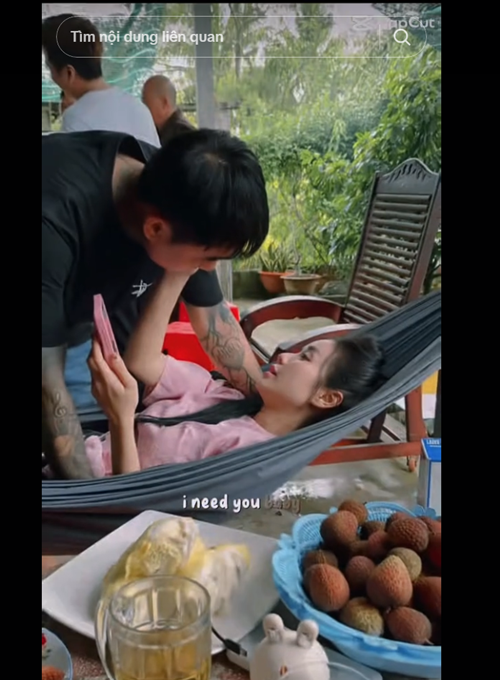 Đạt G và vợ cũ Hoài Lâm khoe hình thiệp cưới