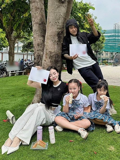 Đạt G và vợ cũ Hoài Lâm khoe hình thiệp cưới