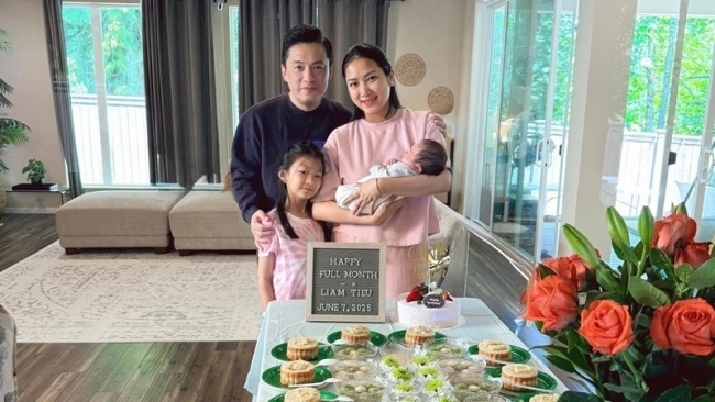 Vợ chồng Lam Trường mừng đầy tháng con trai