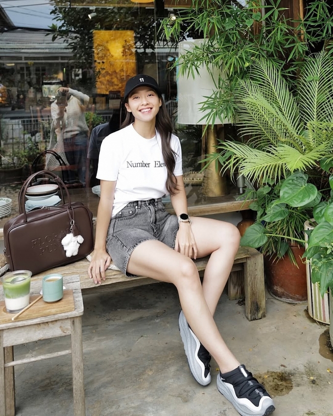 Vượt qua biến cố sức khỏe, Khả Ngân xuất hiện rạng rỡ