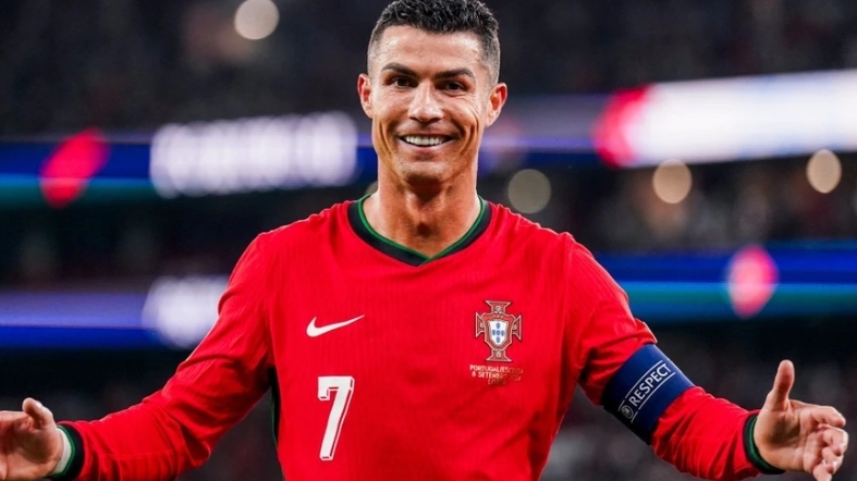 C.Ronaldo &apos;quay xe&apos; bất ngờ với Al Nassr