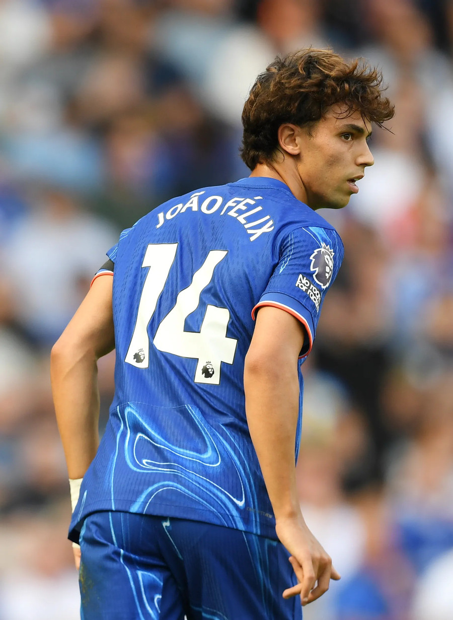 Chelsea quyết định tương lai của Sterling và Felix