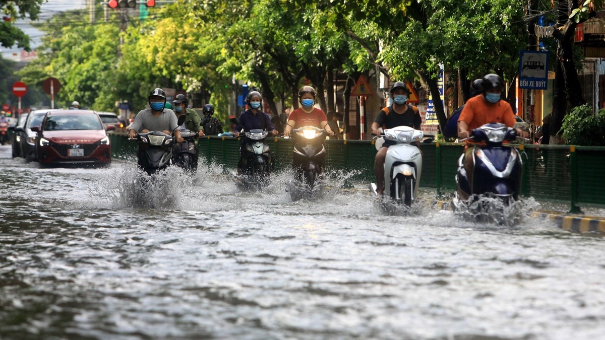 Thời tiết hôm nay 13/6: Bão số 1 gây mưa lớn tại miền Trung