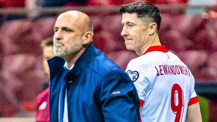 Lewandowski gây sức ép, HLV Ba Lan phải từ chức