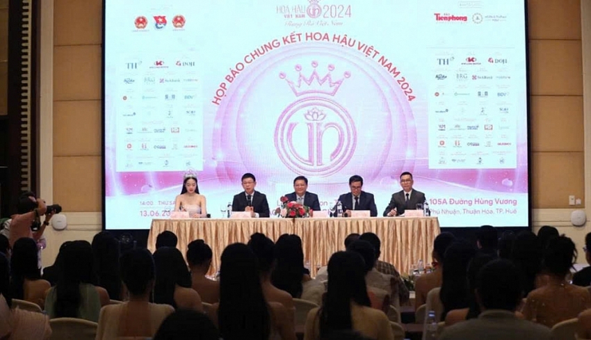 Dời đêm chung kết Hoa hậu Việt Nam 2024 đến 27/6 vì lý do thời tiết Dời đêm chung kết Hoa hậu Việt Nam 2024 đến 27/6 vì lý do thời tiết