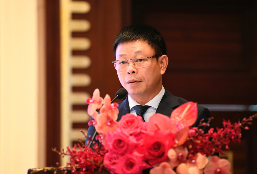 Dời đêm chung kết Hoa hậu Việt Nam 2024 đến 27/6 vì lý do thời tiết Dời đêm chung kết Hoa hậu Việt Nam 2024 đến 27/6 vì lý do thời tiết