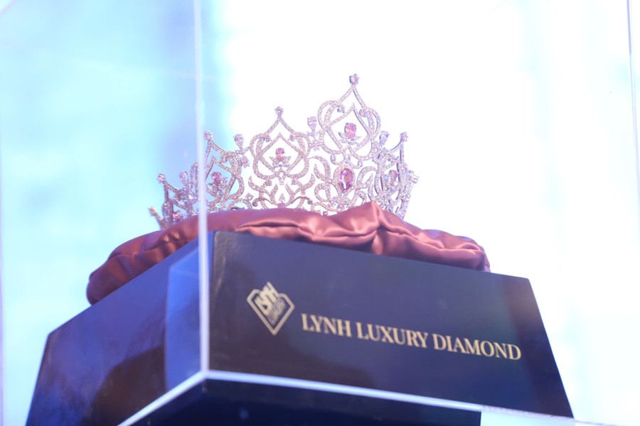 Dời đêm chung kết Hoa hậu Việt Nam 2024 đến 27/6 vì lý do thời tiết Dời đêm chung kết Hoa hậu Việt Nam 2024 đến 27/6 vì lý do thời tiết