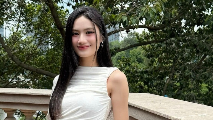 Hoa hậu Ý Nhi nhẹ nhàng đáp trả tin đồn đã bỏ học tại Úc