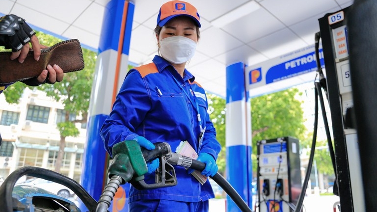Giá xăng dầu trong nước tăng mạnh