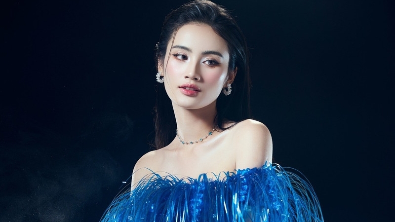 Hoa hậu Ý Nhi 'vừa kín đáo vừa gợi cảm' mừng tuổi 23
