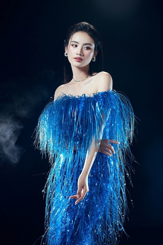 Hoa hậu Ý Nhi 'vừa kín đáo vừa gợi cảm' mừng tuổi 23