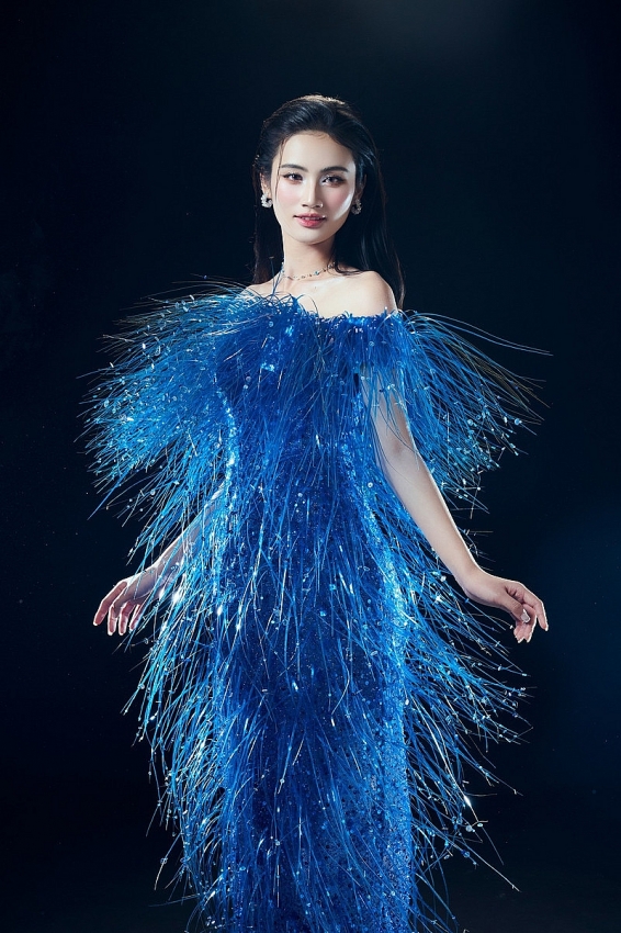 Hoa hậu Ý Nhi 'vừa kín đáo vừa gợi cảm' mừng tuổi 23