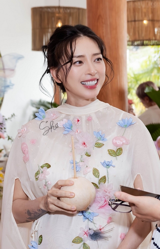 Ngô Thanh Vân gây sốt với vóc dáng xinh đẹp ở tháng cuối thai kỳ