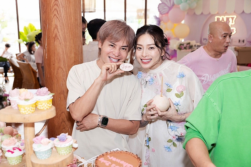 Ngô Thanh Vân gây sốt với vóc dáng xinh đẹp ở tháng cuối thai kỳ