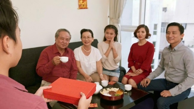 Ơn cha mẹ, trả bao nhiêu mới đủ?