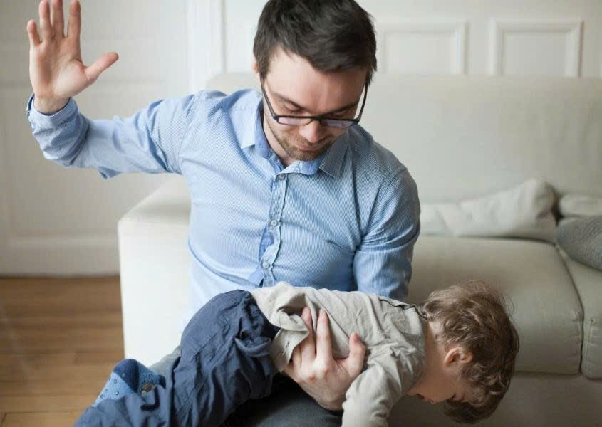 Dạy con bằng đòn roi - tổn thương khó chữa lành