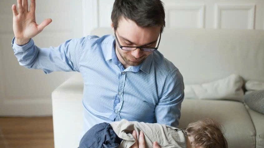 Dạy con bằng đòn roi - tổn thương khó chữa lành