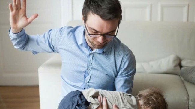 Dạy con bằng đòn roi - tổn thương khó chữa lành