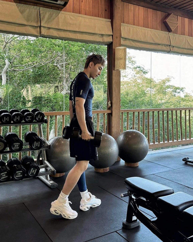 Đăng nhẹ loạt ảnh thả thính, Sơn Tùng khiến fan đổ rạp