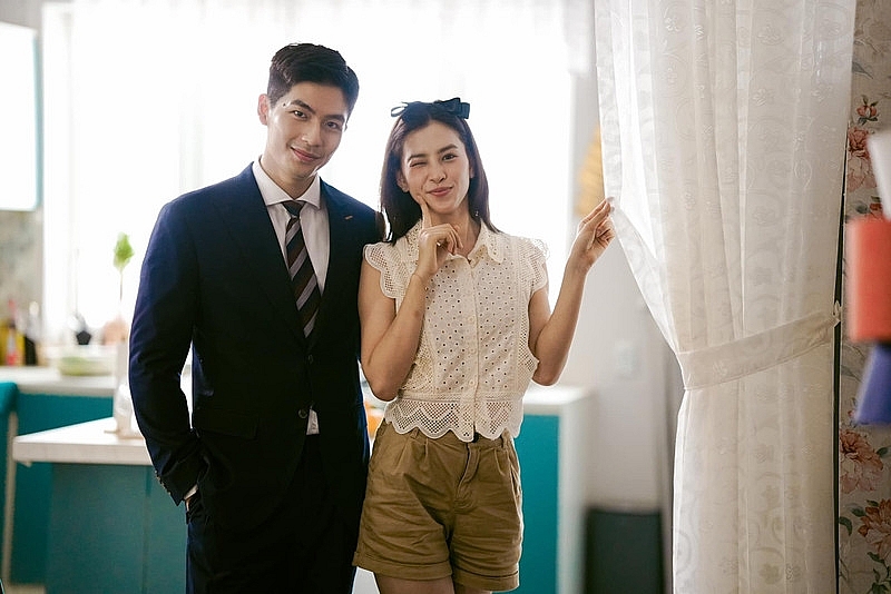 Hoa hậu Tiểu Vy thân mật với bạn diễn sau nghi vấn 'phim giả tình thật'