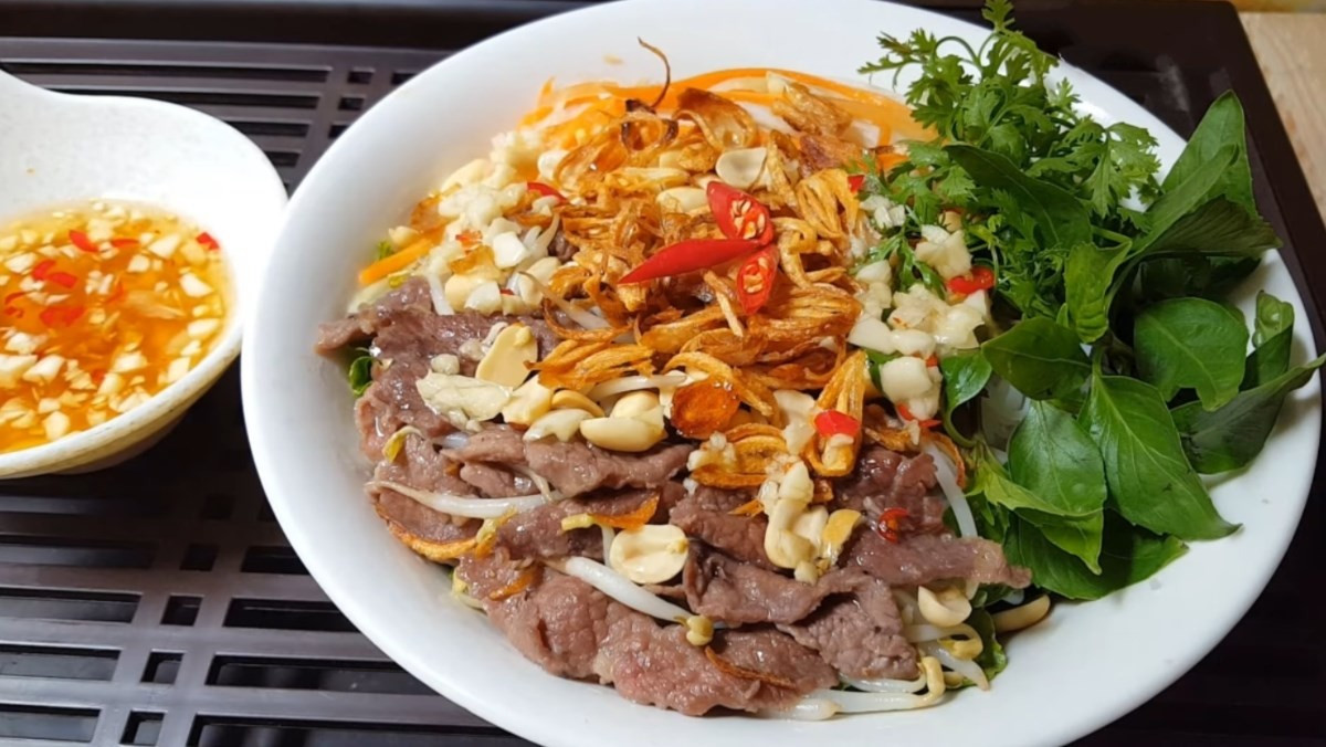 Phở trộn, nộm, bò tái chanh lọt top món trộn ngon thế giới